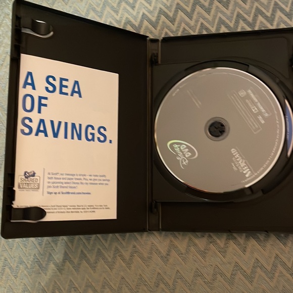 Disney’s The Little Mermaid DVD +BLU-RAY - Picture 2 of 3